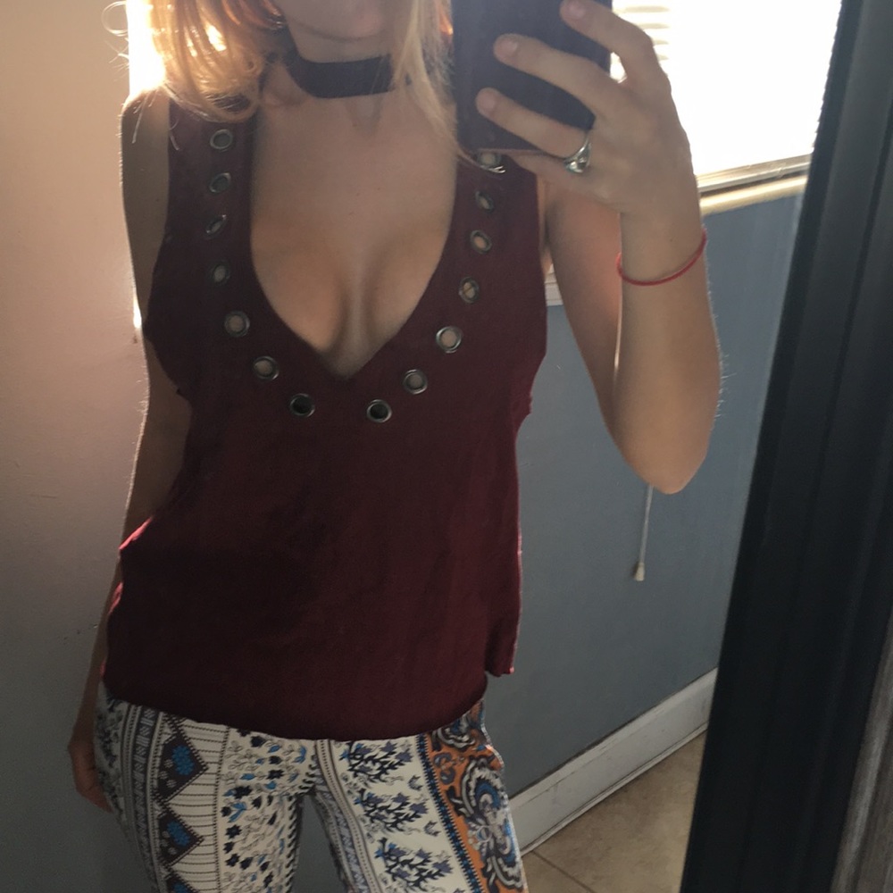 ⏳SOLD⌛️Sleeveless Low Cut Top with Choker & Rivets - Picture 6 of 6